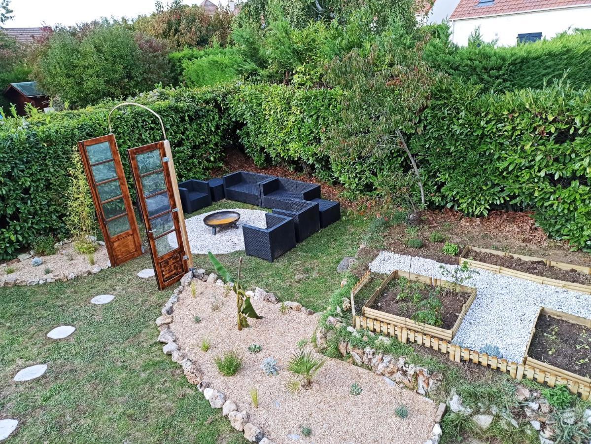 La Taniere Aux Loups Villa Montevrain Exterior photo