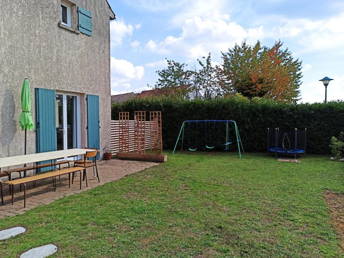 La Taniere Aux Loups Villa Montevrain Exterior photo